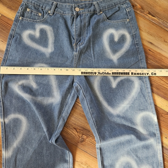 Chic Heart-Patterned High Rise Jeans - Picture 3 of 7